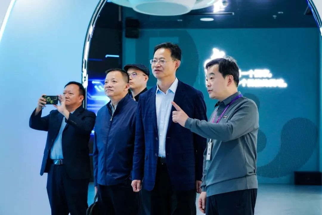 国家广电总局发展研究中心一行赴永乐高ylg888888励丰文化调研指导